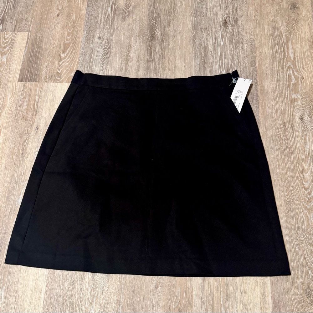 NWT- Liz Claiborne- Classic Black Women's Skirt - Size 16